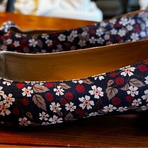 Ann Mashburn: Karen Liberty Buckle Shoe: Navy and Red Size 39